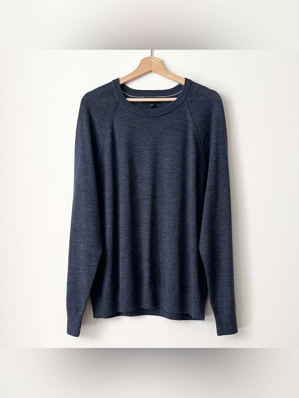 Banana Republic Men's 100% Merino Wool Crewneck Sweater Blue Size L Washable